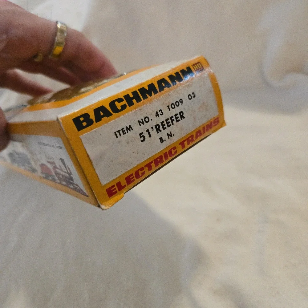 VTG Bachmann 51 Reefer Burlington Northern Yellow HO Scale Train Car 43 1009 03